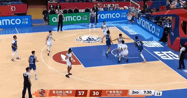 开云登录-米奇连续攻框得手已经砍下23分，青岛领先广东至10分